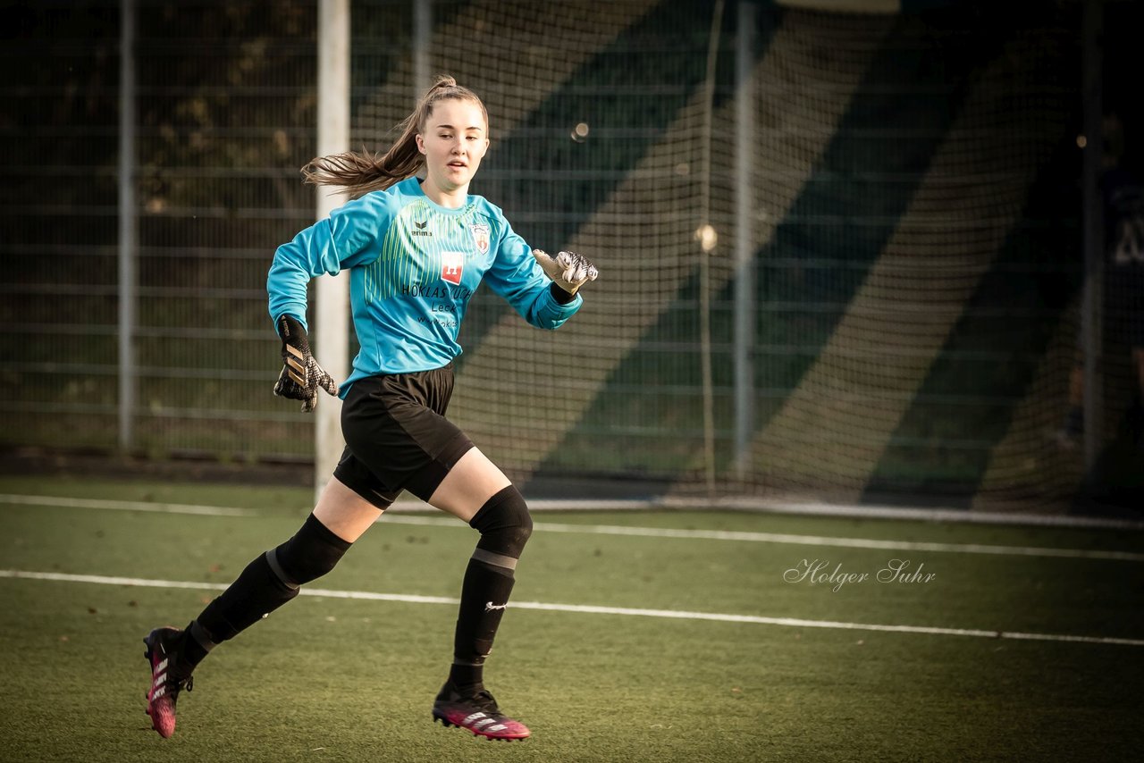 Bild 1035 - F SSC Hagen Ahrensburg - SV Frisia 03 Risum-Lindholm : Ergebnis: 2:0